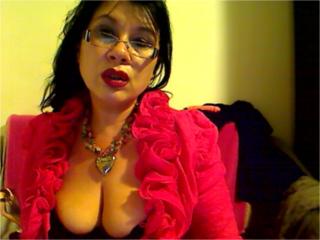 Madellaine69 - Web cam hot with a well rounded Gorgeous lady 