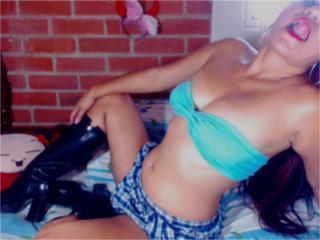 DeluxeLove - Web cam x with a latin american Girl 