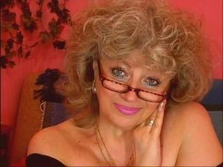 RoyalTits - chat online xXx with this average hooter Hot chick 