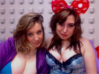 SquirtingDivas - chat online hot with a European Lesbo 