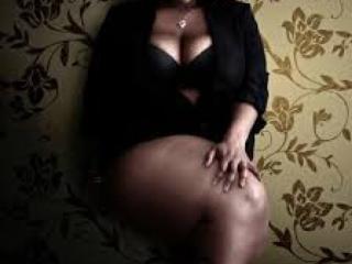 ErikaChaudeCokine - Webcam exciting with a shaved intimate parts Mature 