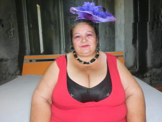 FloryMarlow - Chat nude with this portly MILF 