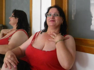 SexySandie - online show nude with a MILF with huge knockers 