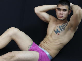 AdamSexyguy - online chat hard with this Gays with muscular physique 