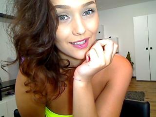 Megane - Webcam exciting with this reddish-brown hair 18+ teen woman 