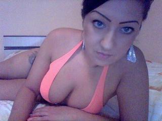 BeauxYeuxx - Live cam sex with this 18+ teen woman with big bosoms 