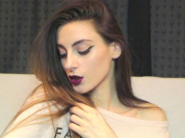 KendallKitten - Live sexy with this shaved pussy Sexy girl 