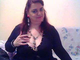 HotFoxyLady - Show live nude with this White Horny lady 