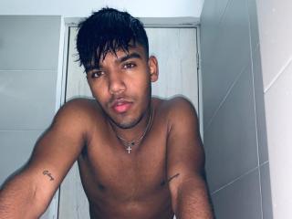 Se dtaljerede oplysninger for CamiloBuckxHot