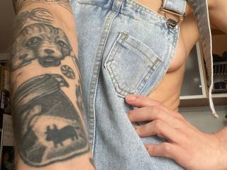 Se dtaljerede oplysninger for AliceAndCristal