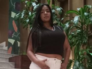 Se dtaljerede oplysninger for ArianithaXox