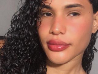 Ver a ficha detalhada de BellaJade