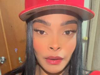 Lásd a EmmaEbony teljes profilját