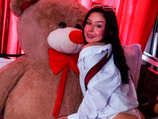 Lásd a DyanaMoon teljes profilját