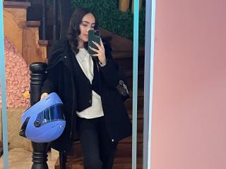 Lásd a AitanaJohns teljes profilját