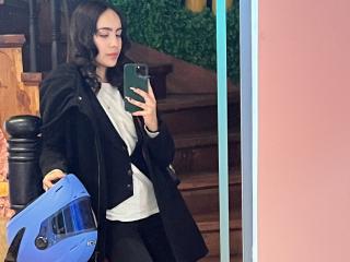 Lásd a AitanaJohns teljes profilját