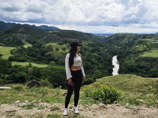 Lásd a SophieJones69 teljes profilját