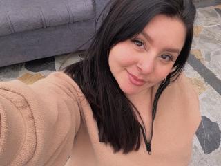 Lásd a EmaJames teljes profilját