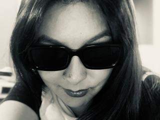 Lásd a EmaJames teljes profilját