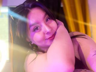 Lásd a EmaJames teljes profilját