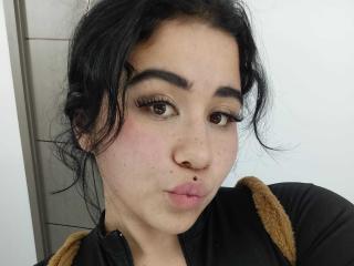 Se komplett profil för DayannaCold