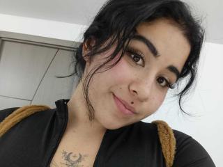 Se komplett profil för DayannaCold