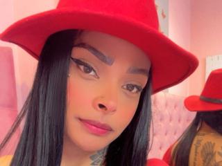 Se komplett profil för EmmaEbony