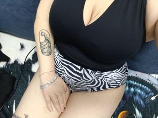 Se komplett profil för Yulianiya