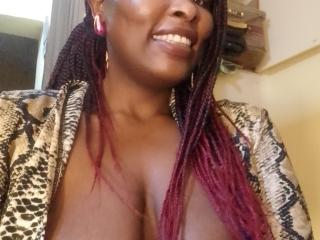 Se komplett profil för Eboniqween