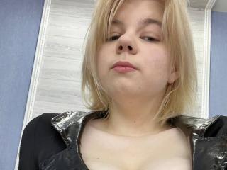 Ver la ficha detallada de AminaBlooms