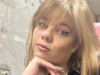 Ver la ficha detallada de AminaBlooms