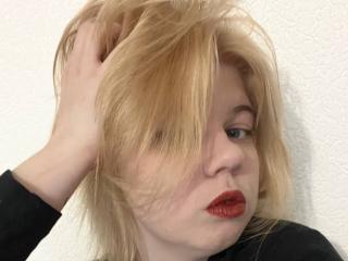 Ver la ficha detallada de AminaBlooms