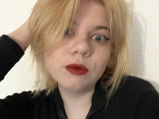 Ver la ficha detallada de AminaBlooms