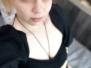 Ver la ficha detallada de AminaBlooms