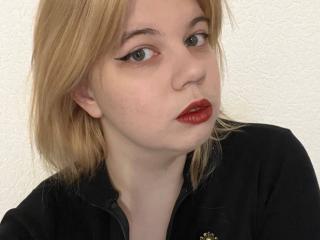 Ver la ficha detallada de AminaBlooms