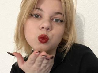 Ver la ficha detallada de AminaBlooms