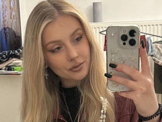 Xem hồ sơ đầy đủ của MayaGeheim-hot