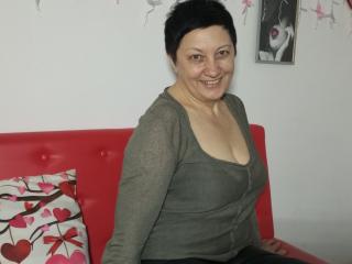 Xem hồ sơ đầy đủ của EmilyLlove