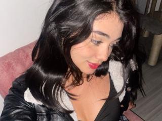 انظر إلى الملف المفصل لـ Seleneele