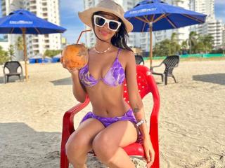 انظر إلى الملف المفصل لـ AdelaBanks