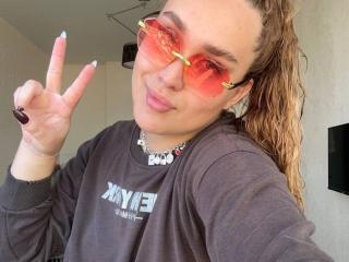 انظر إلى الملف المفصل لـ DawnGwin