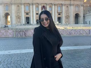 انظر إلى الملف المفصل لـ IsabellaJames