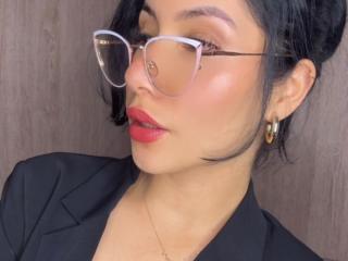 انظر إلى الملف المفصل لـ ArianaRogers