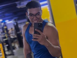 انظر إلى الملف المفصل لـ AlejandroCock