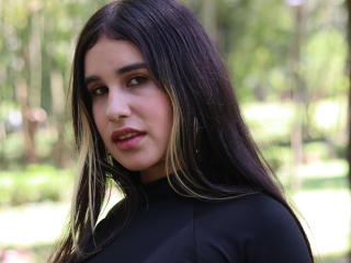 انظر إلى الملف المفصل لـ KatieDesirX