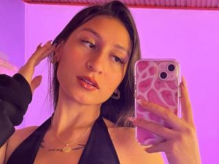 См. подробные сведения о модели MaddyCarina