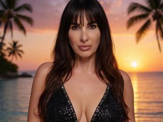 См. подробные сведения о модели VictoriaFoxx-hot