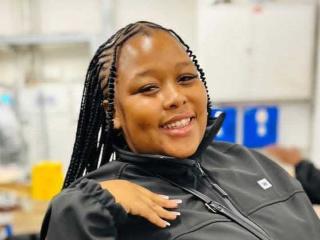 Volledig profiel bekijken van Okuhleee