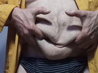 Volledig profiel bekijken van UmbertoHottie