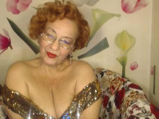 LadyPearleOne - Chat cam hot with a European Lady over 35 